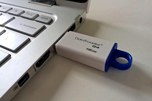 connecter la clé USB au PC