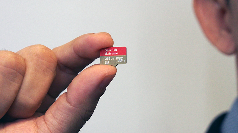 petite taille de la carte microSD